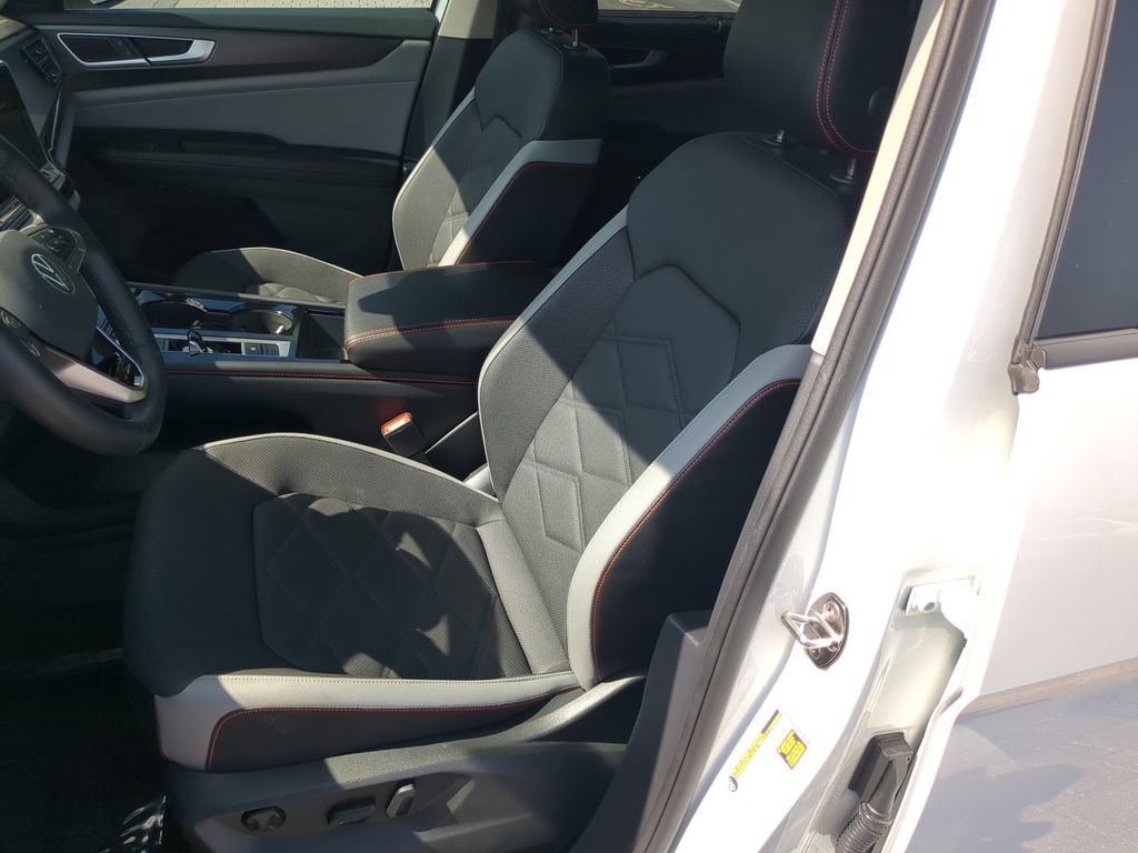 Certified 2024 Volkswagen Atlas Peak Edition SE AWD/4WD image 22