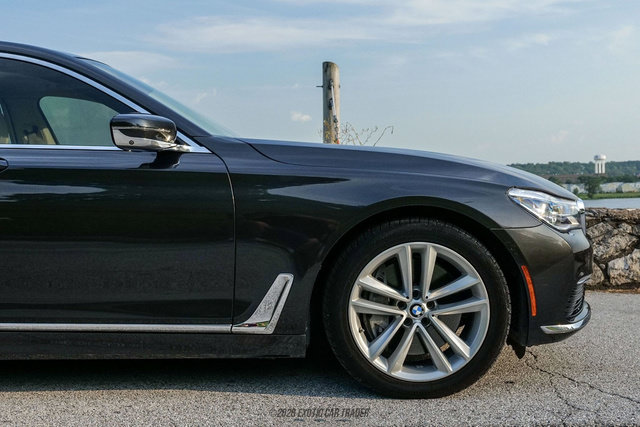 Used 2019 BMW 750i xDrive w/ Executive Package AWD/4WD image 11
