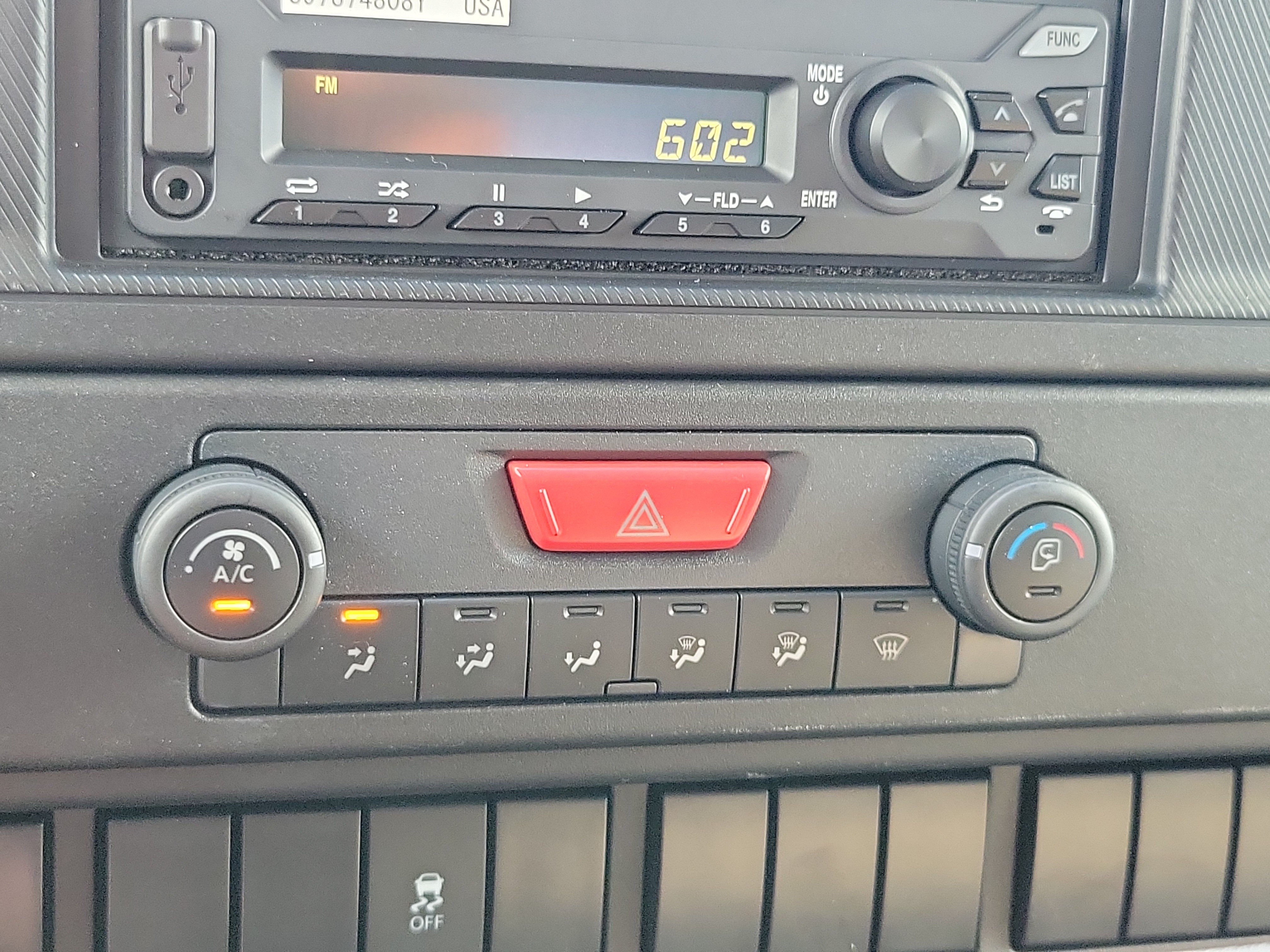 Used 2027 Isuzu NPR RWD image 17