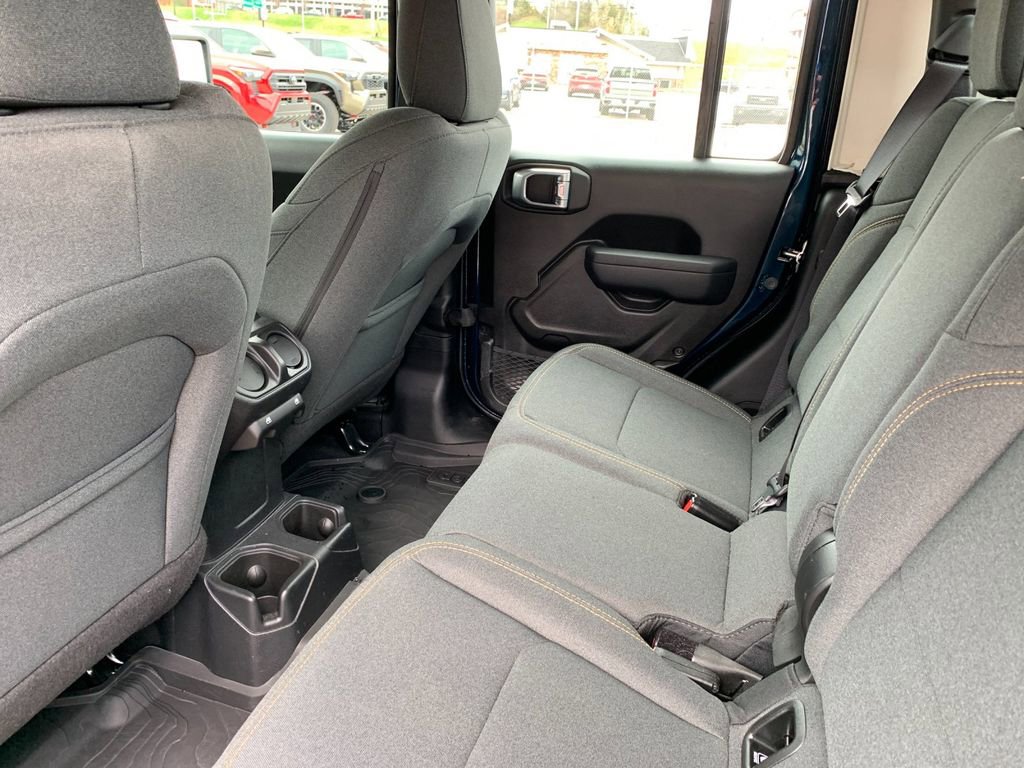 Used 2025 Jeep Gladiator Sport image 14