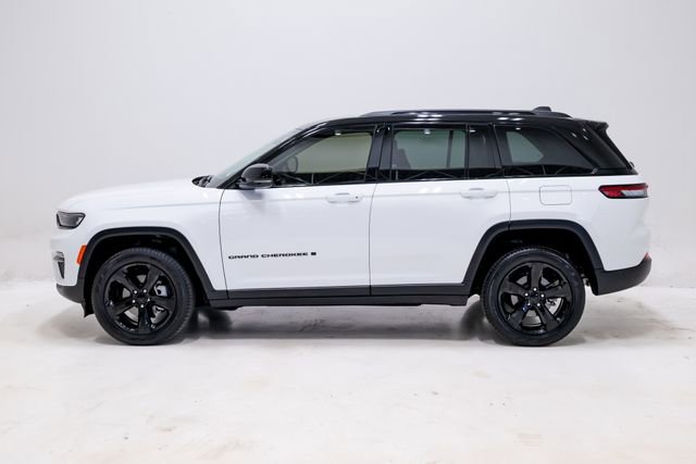 Certified 2023 Jeep Grand Cherokee Limited w/ Black Appearance Package image 21