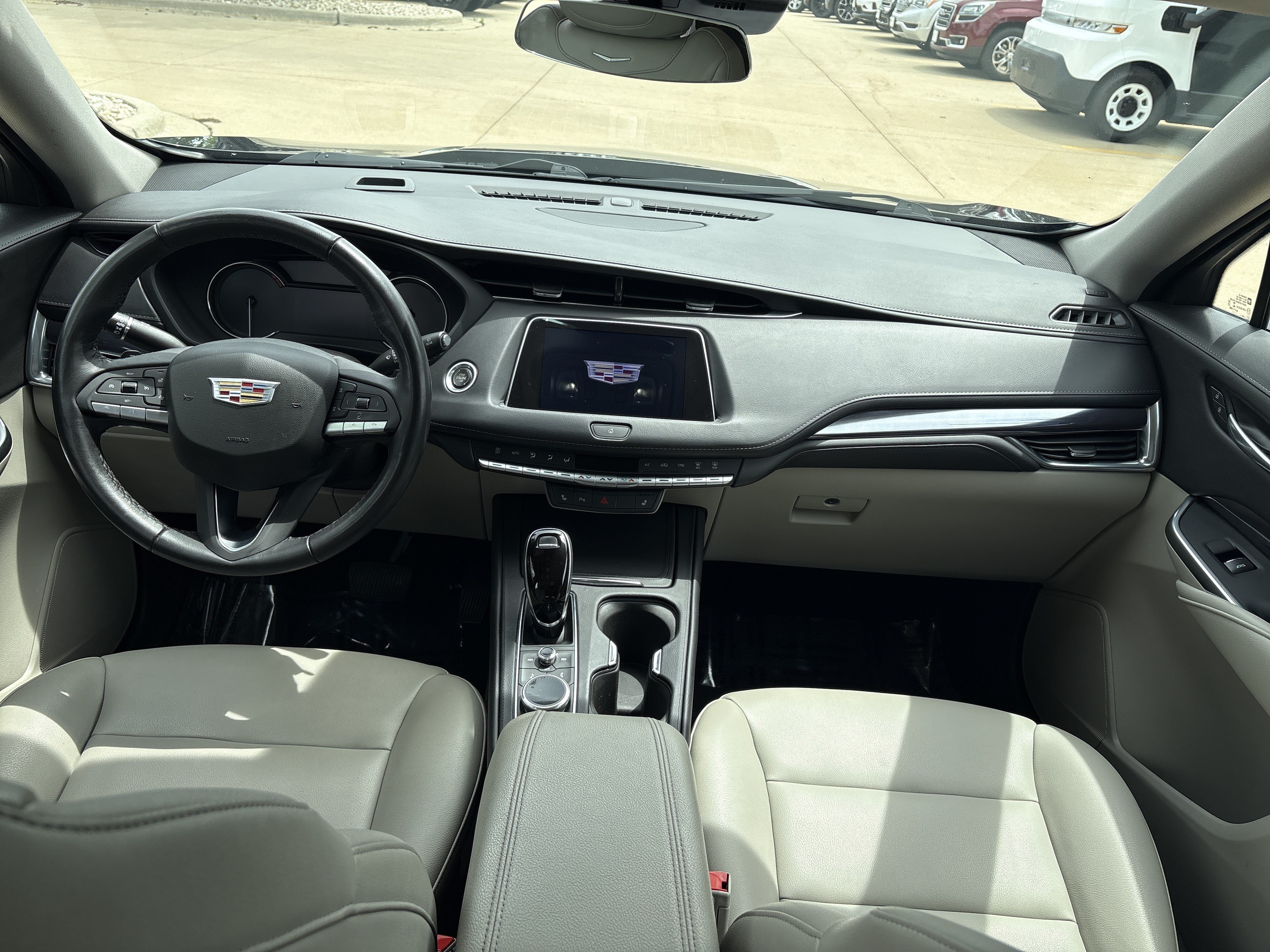 Used 2022 Cadillac XT4 Luxury w/ Cold Weather Package AWD/4WD image 16