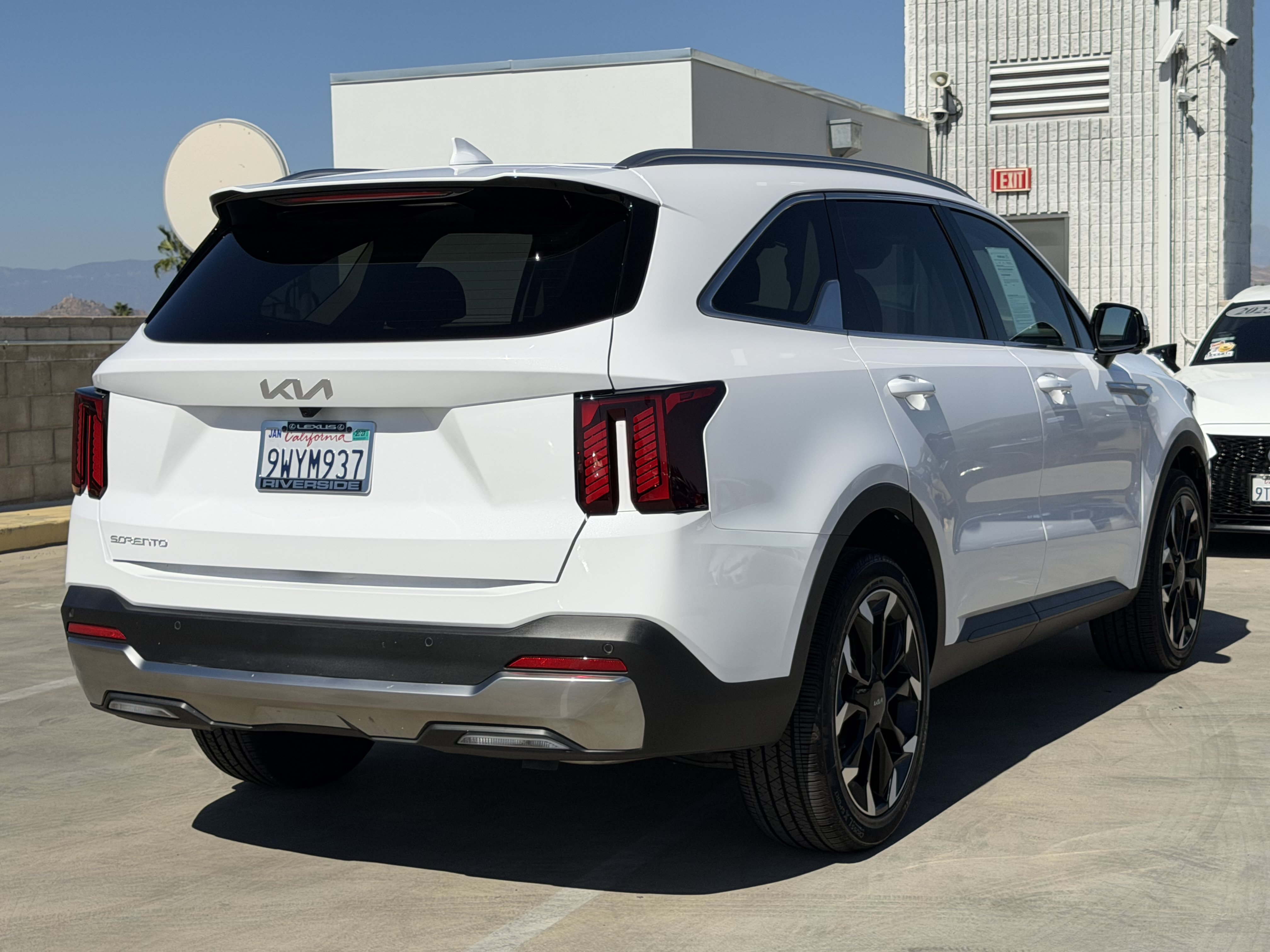 Used 2025 Kia Sorento SX FWD image 10