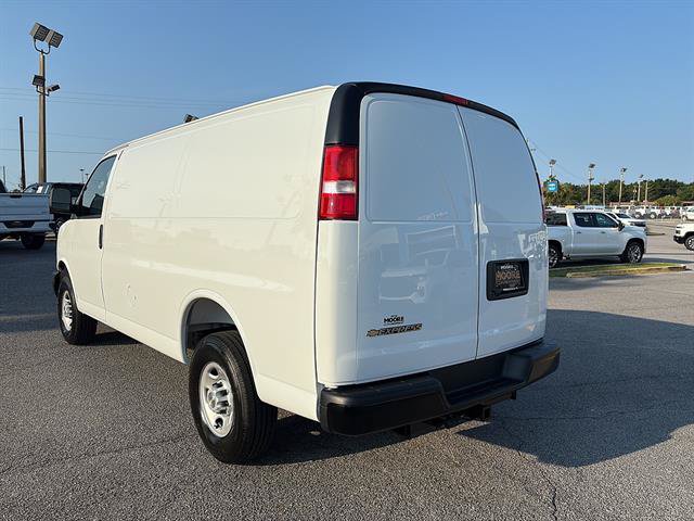 Used 2025 Chevrolet Express 2500 w/ Enhanced Convenience Package RWD image 5
