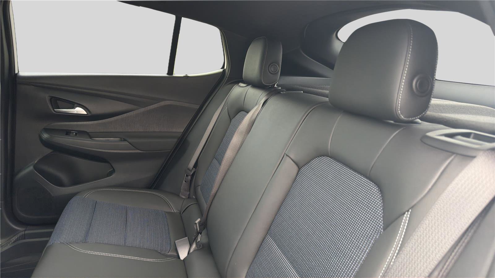 New 2026 Buick Envista Sport Touring FWD image 18
