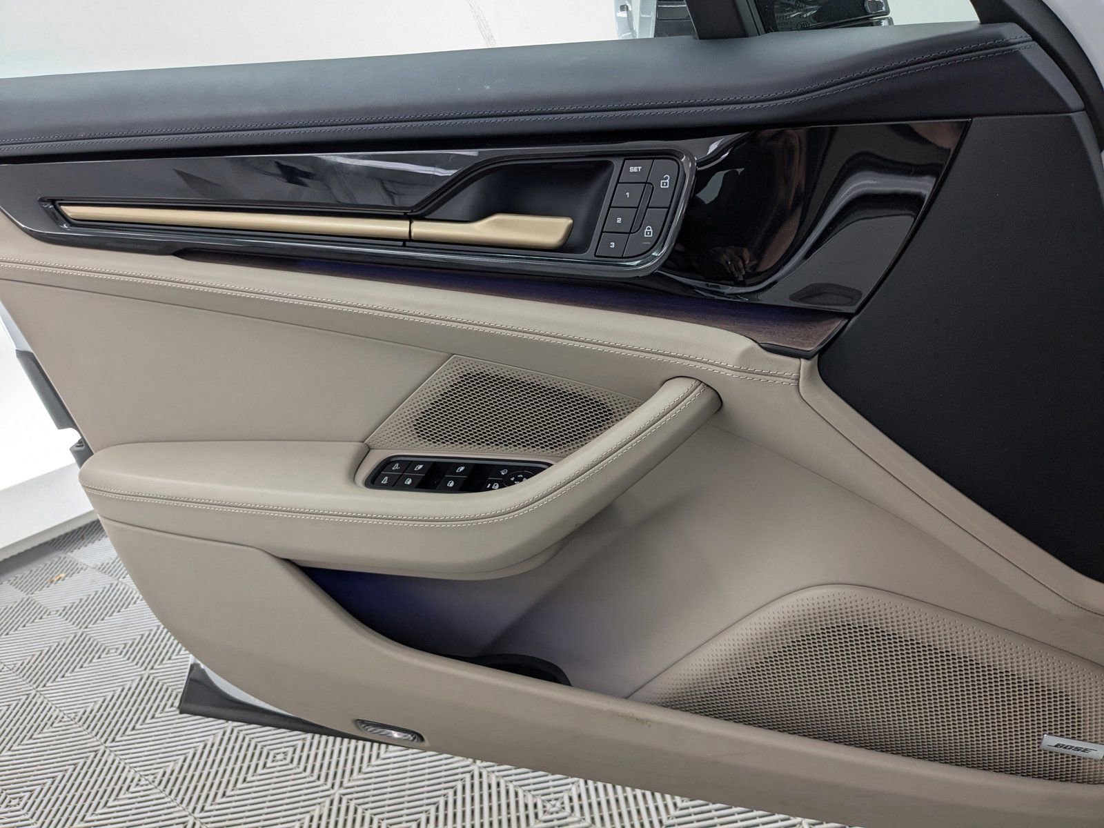 Certified 2024 Porsche Panamera 4 image 23