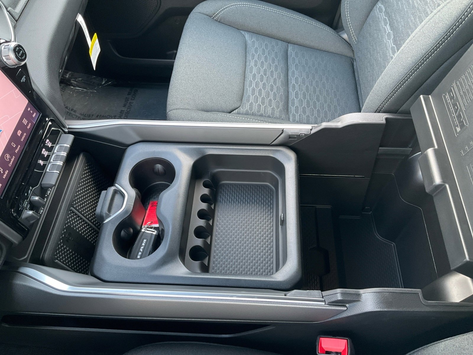 New 2026 RAM 1500 4x4 Crew Cab image 32