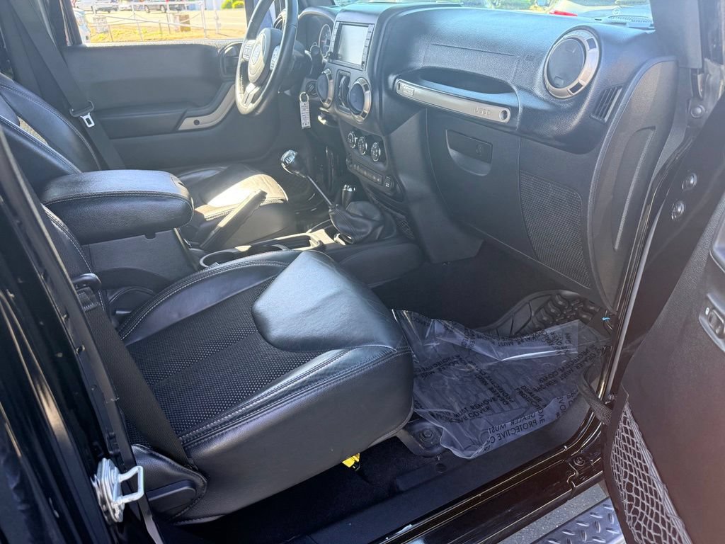 Used 2016 Jeep Wrangler Unlimited Sahara AWD/4WD image 29