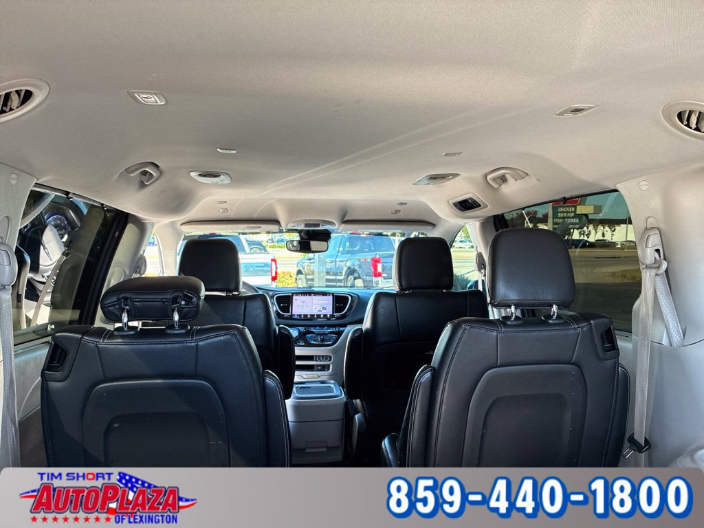 Used 2022 Chrysler Pacifica Touring-L FWD image 18