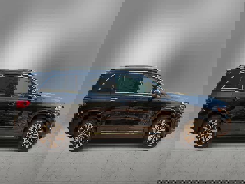 Used 2025 Mercedes-Benz GLB 250 4MATIC image 9