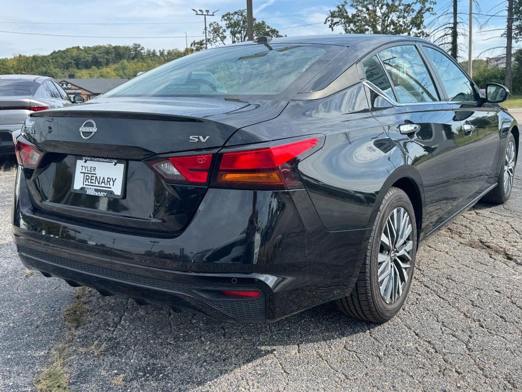 Used 2024 Nissan Altima 2.5 SV FWD image 3