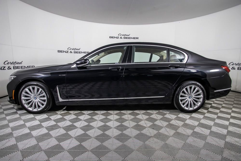 Used 2022 BMW 740i xDrive w/ Premium Package image 11
