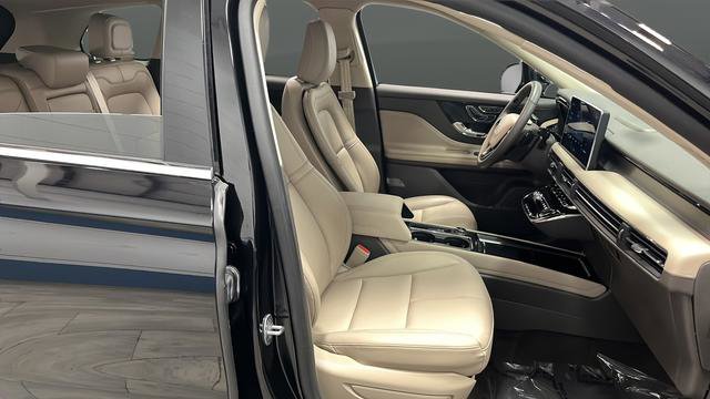 Used 2024 Lincoln Corsair AWD image 10