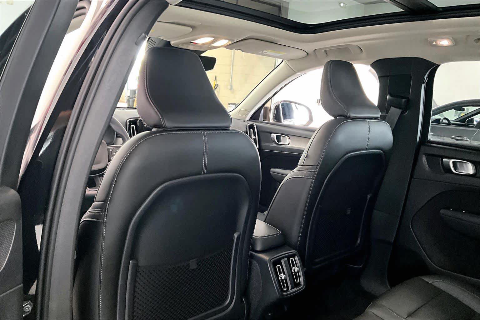 Used 2025 Volvo XC40 B5 Plus AWD/4WD image 10