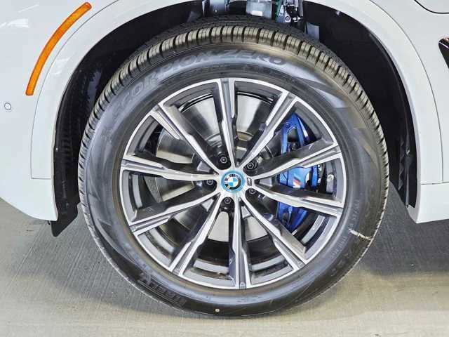 Certified 2025 BMW X5 xDrive50e w/ M Sport Package AWD/4WD image 8