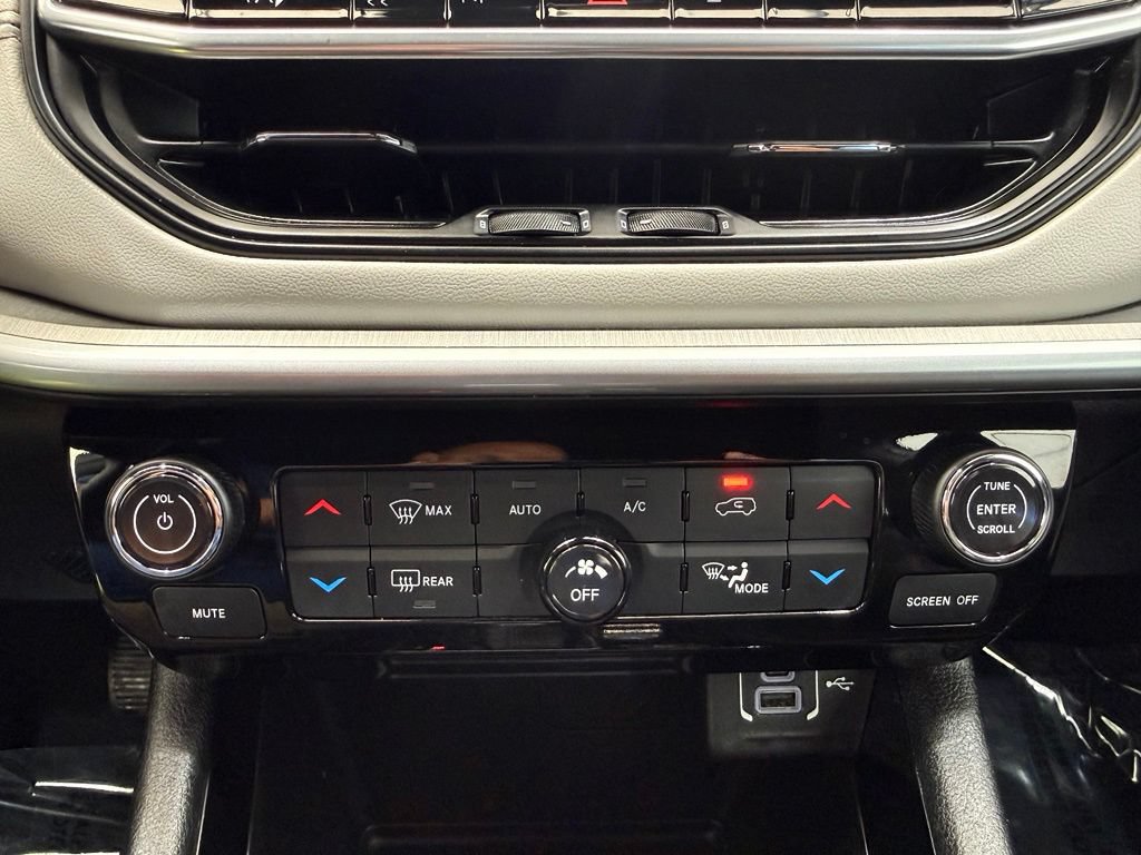 Used 2025 Jeep Compass Limited AWD/4WD image 37