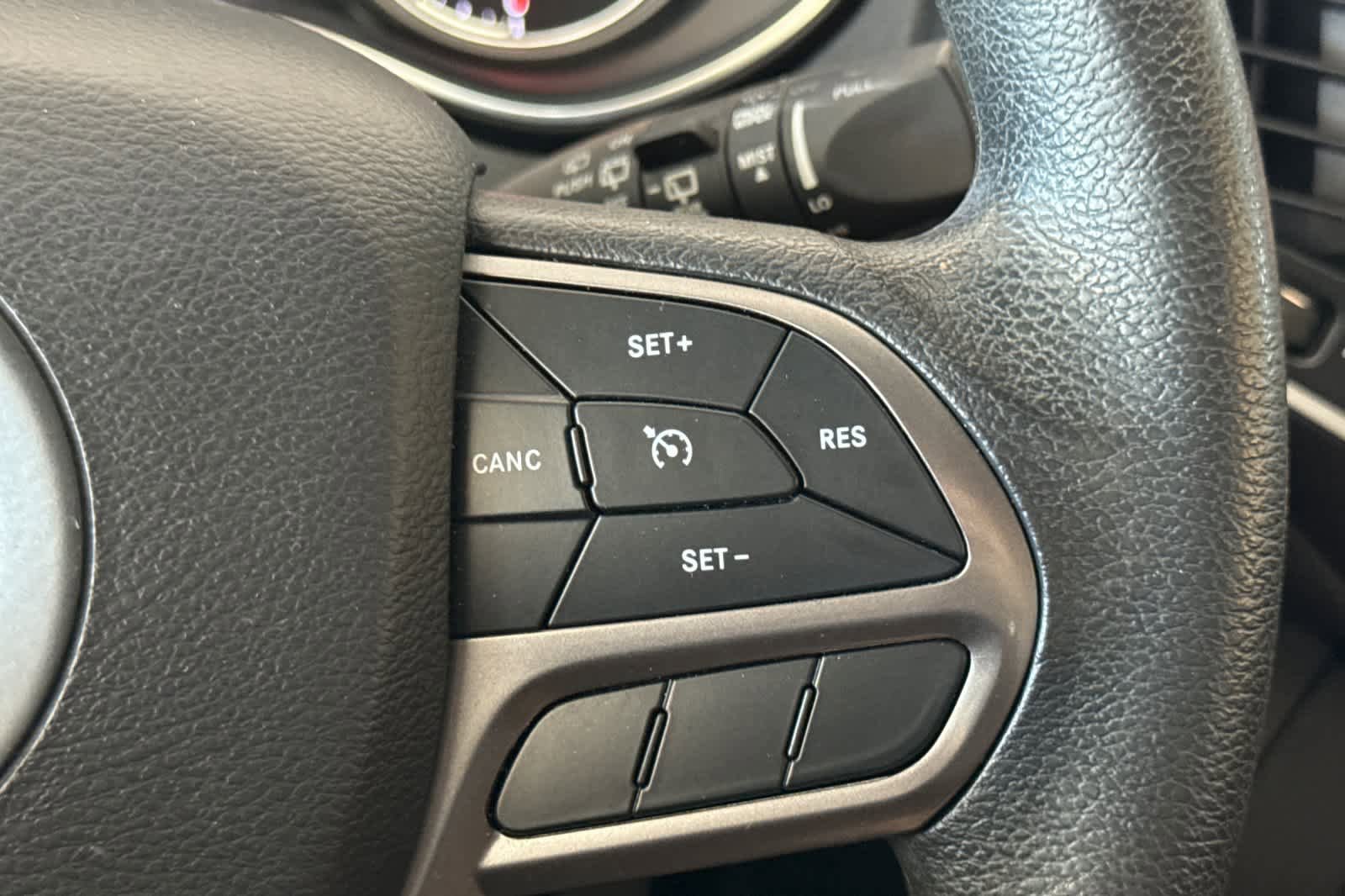 Used 2019 Jeep Cherokee Latitude w/ Popular Appearance Group AWD/4WD image 25