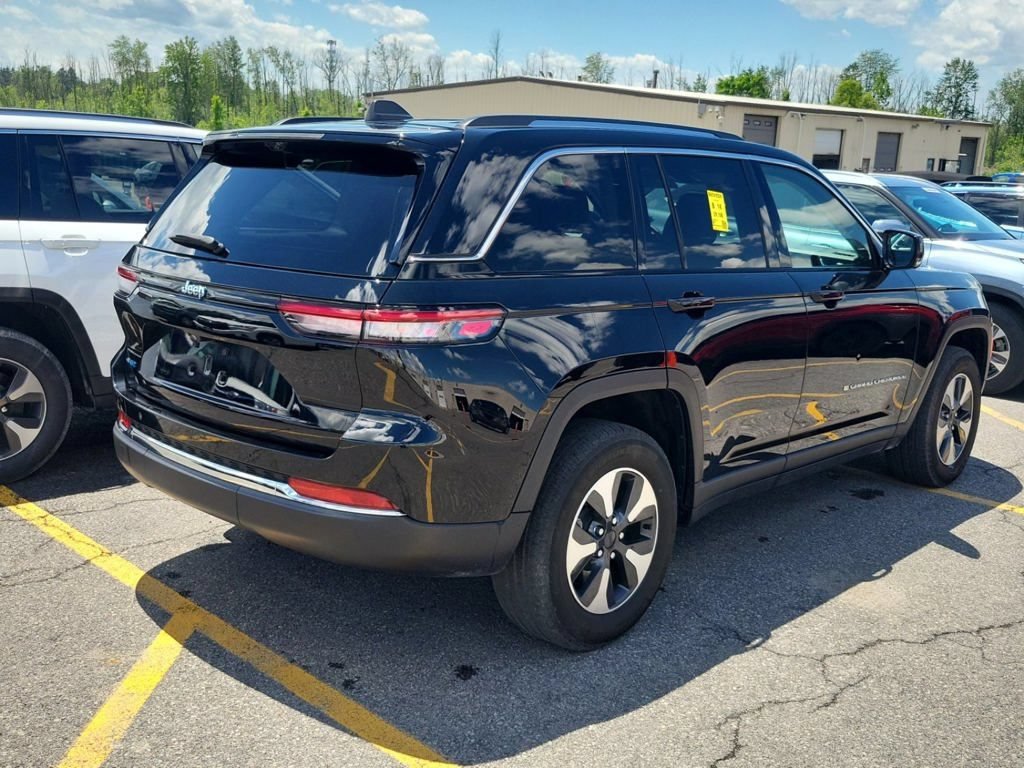 Used 2023 Jeep Grand Cherokee 4WD 4xe w/ Luxury Tech Group II image 11