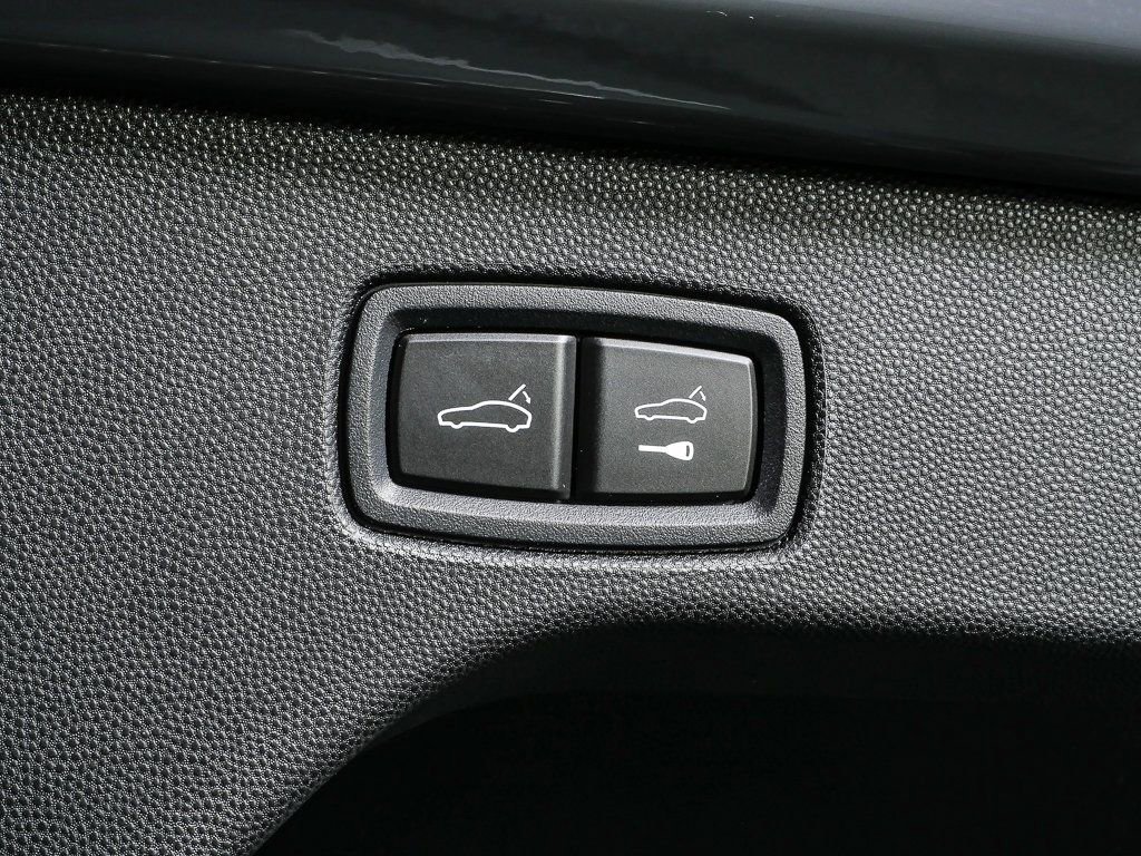 Used 2025 Porsche Macan Turbo Electric image 35