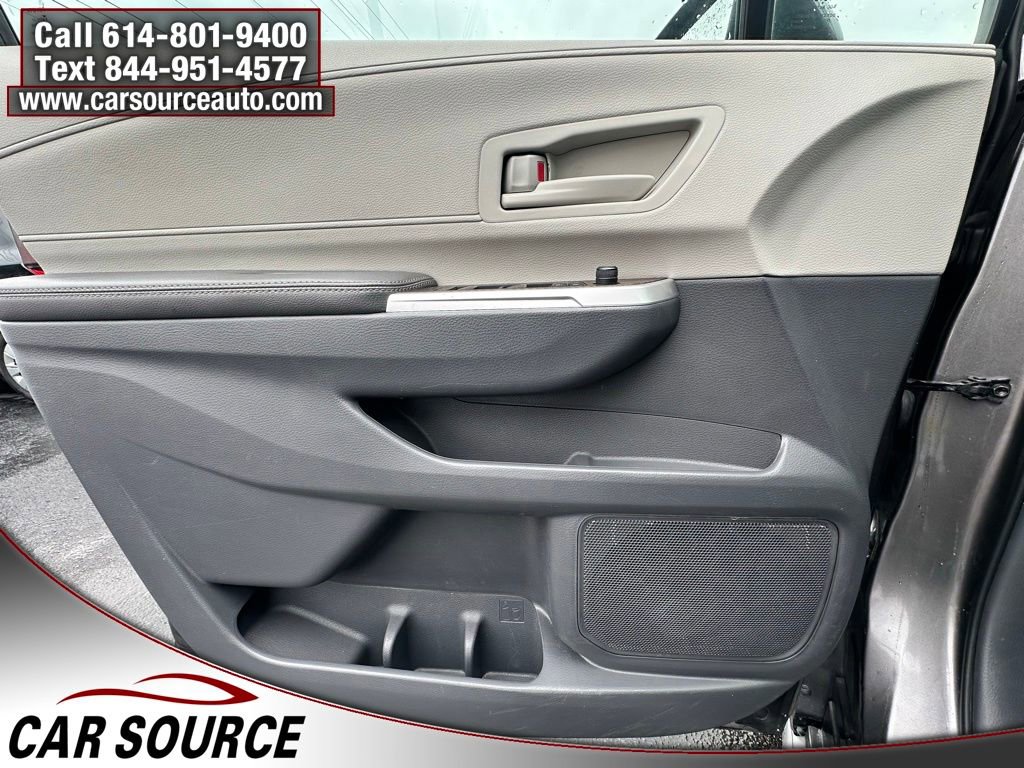 Used 2024 Toyota Sienna LE FWD image 18