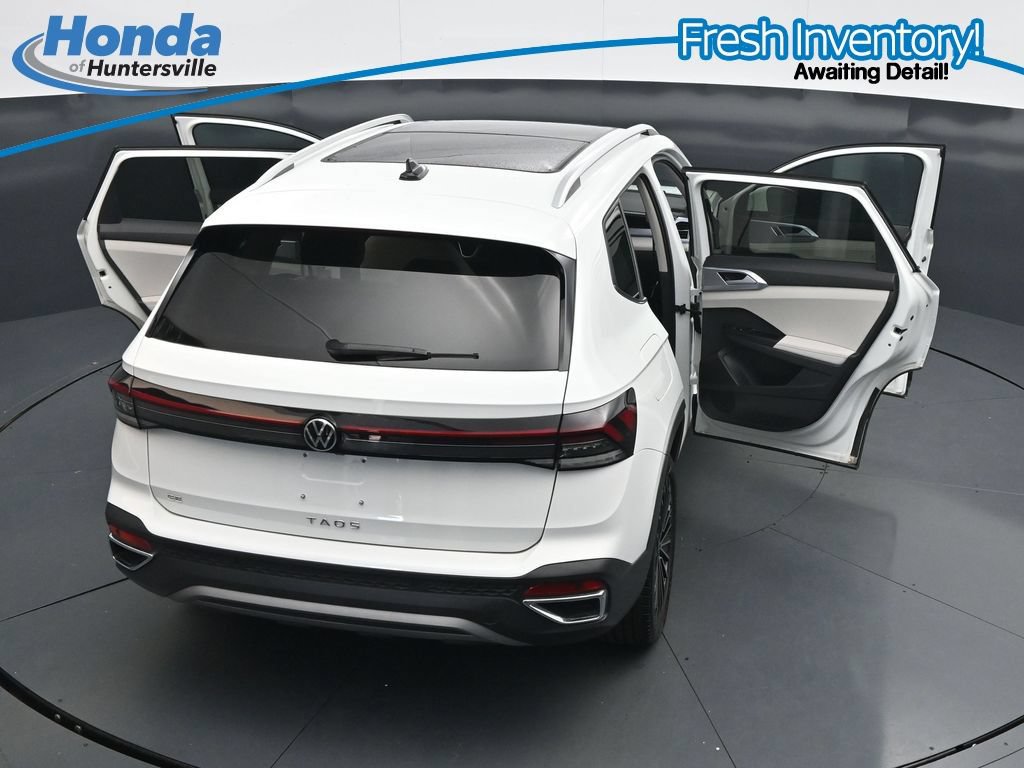 Used 2025 Volkswagen Taos SE w/ Panoramic Sunroof Package FWD image 38