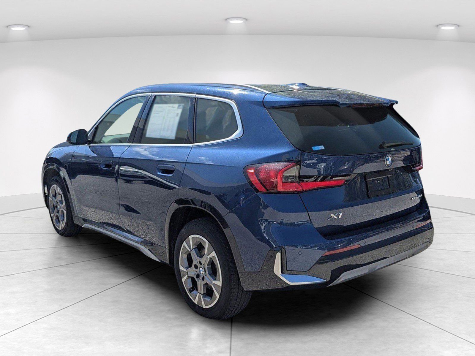 Certified 2025 BMW X1 xDrive28i image 5