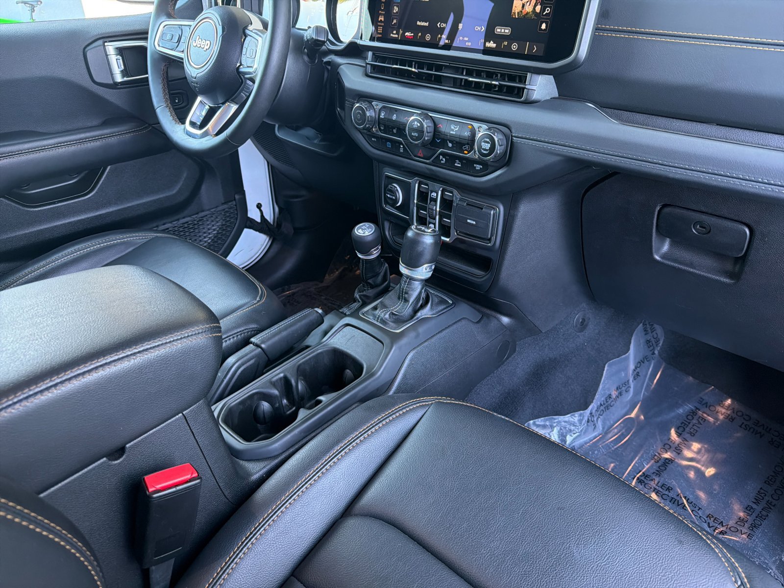 Used 2024 Jeep Wrangler Unlimited Sahara w/ Technology Group AWD/4WD image 18