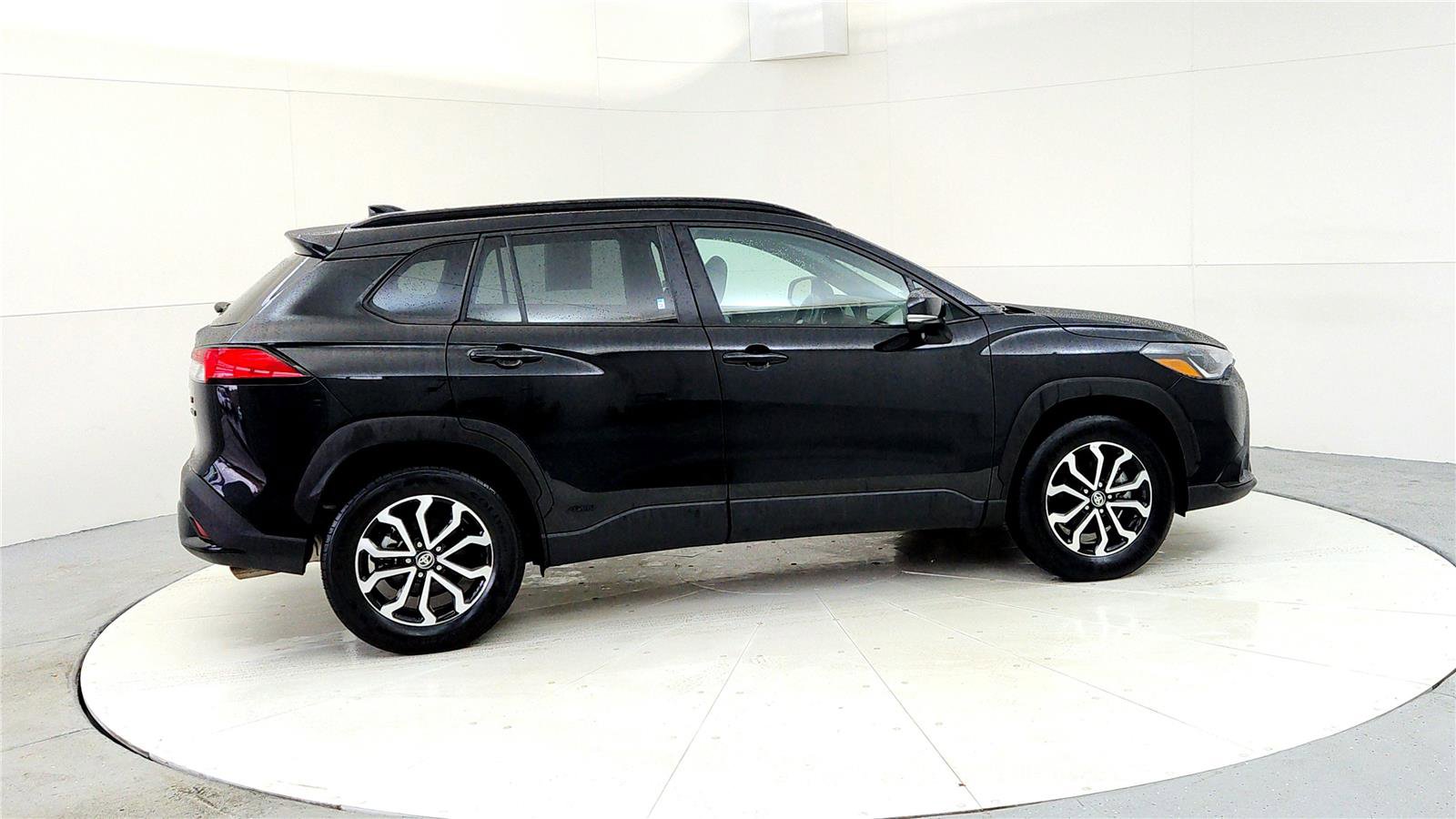 Certified 2024 Toyota Corolla Cross SE w/ Moonroof Package image 6