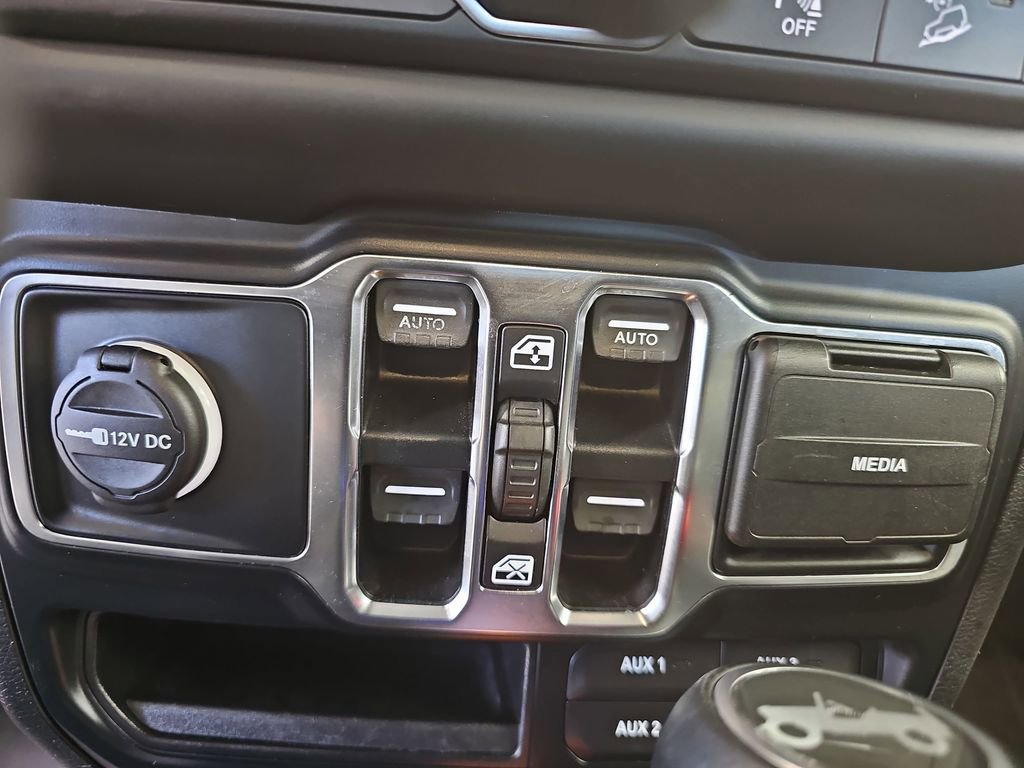 Used 2019 Jeep Wrangler Unlimited Sahara w/ Quick Order Package 24M Moab image 28