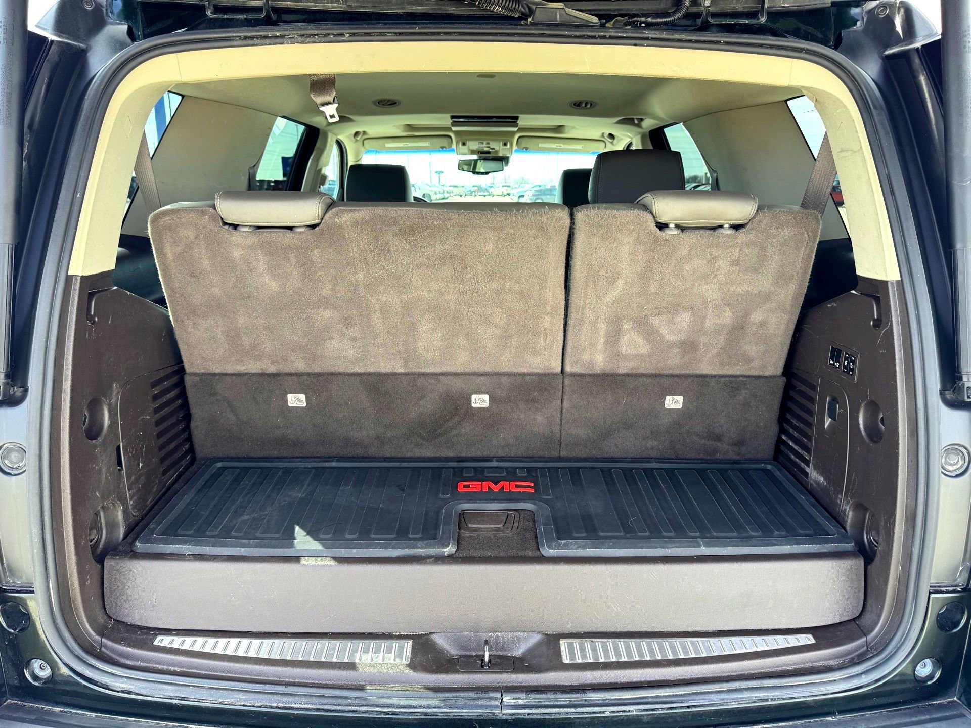 Used 2016 GMC Yukon Denali w/ Open Road Package image 9