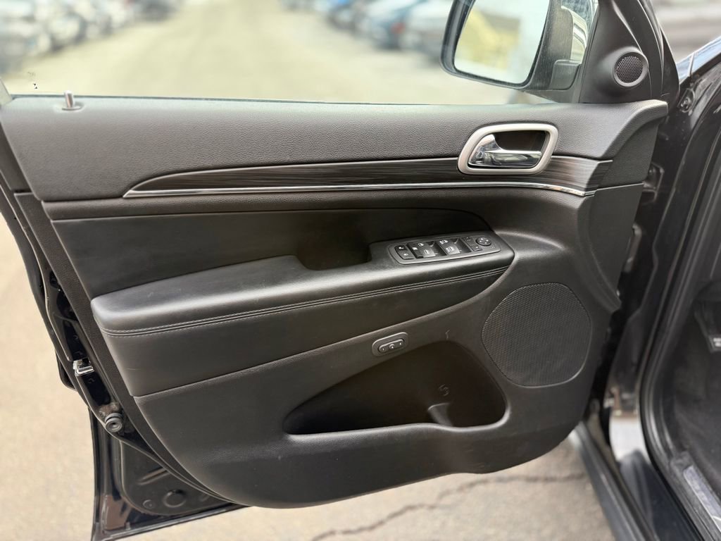 Used 2022 Jeep Grand Cherokee Limited w/ Tech Group image 15