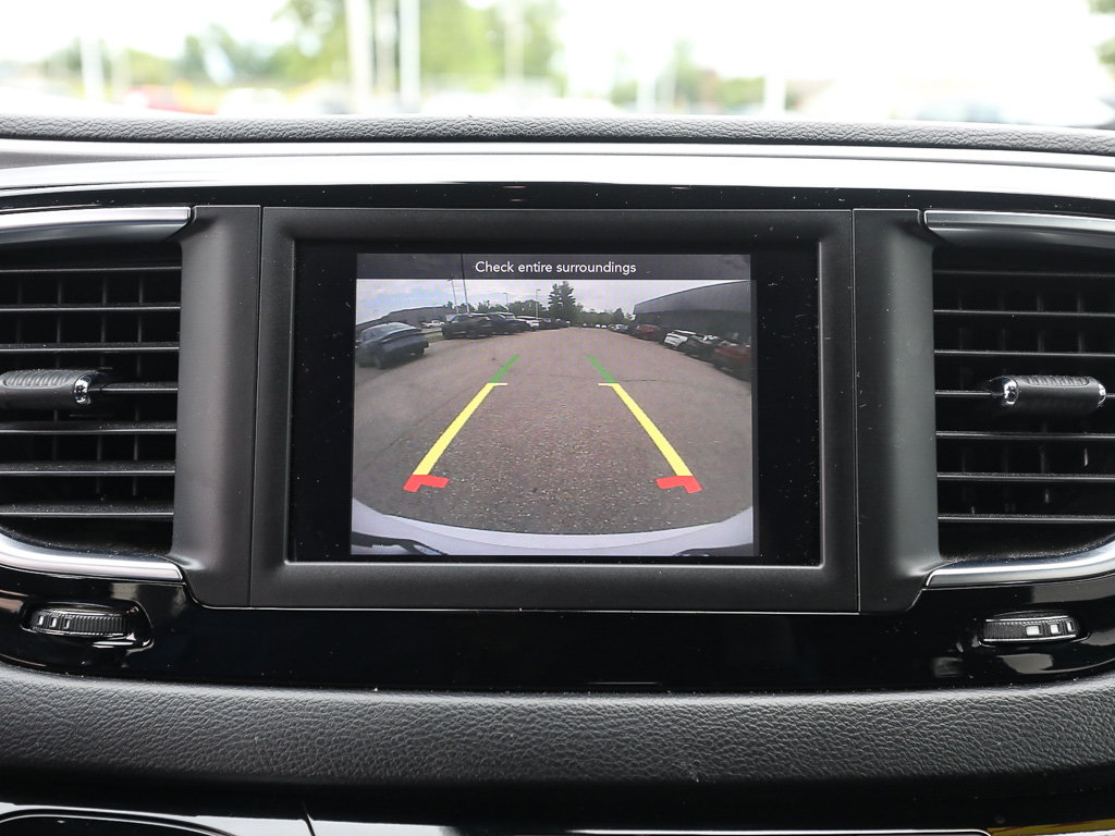 Used 2018 Chrysler Pacifica Touring Plus w/ S Appearance Package FWD image 16