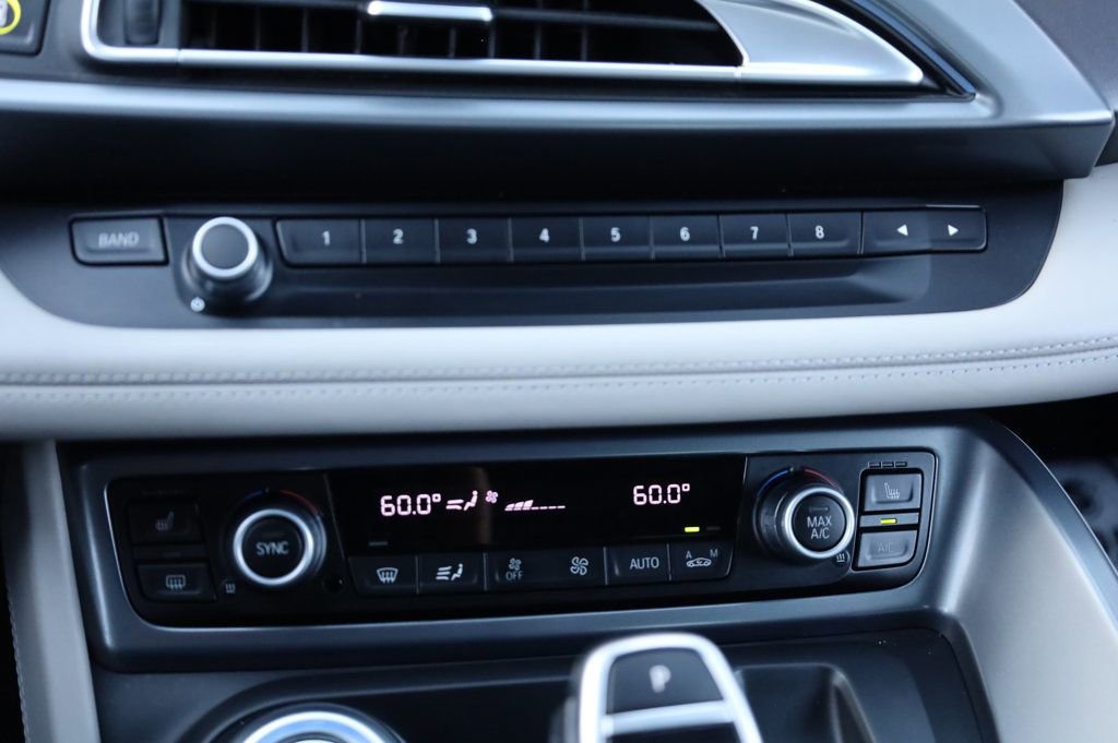 Used 2014 BMW i8 image 32