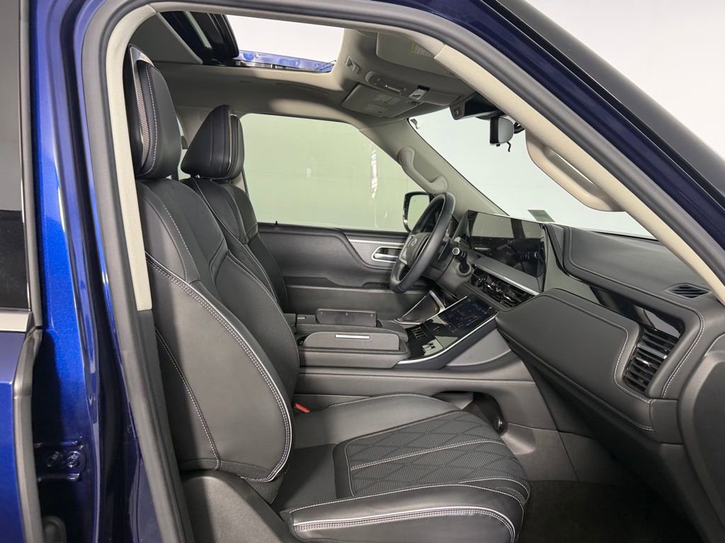 Used 2025 INFINITI QX80 Sensory AWD/4WD image 32