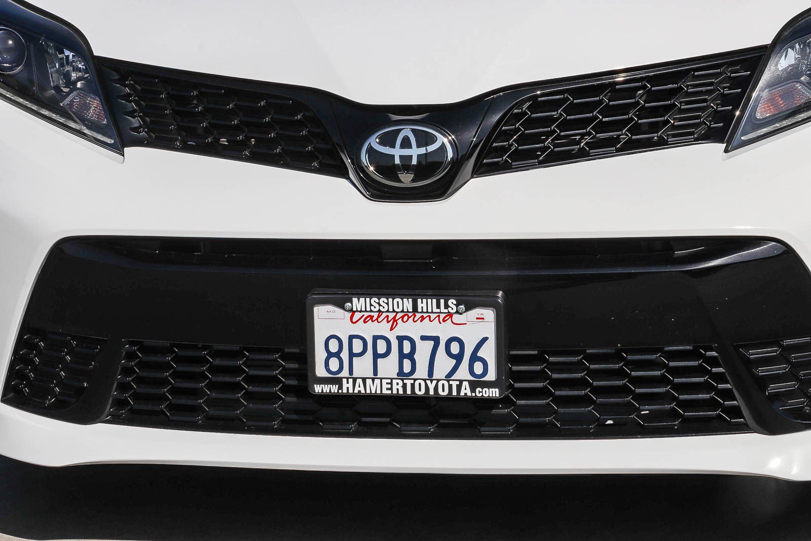 Certified 2020 Toyota Sienna SE w/ Nightshade Edition FWD image 11