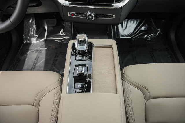 New 2026 Volvo XC90 B6 Plus w/ Protection Package Premier AWD/4WD image 27