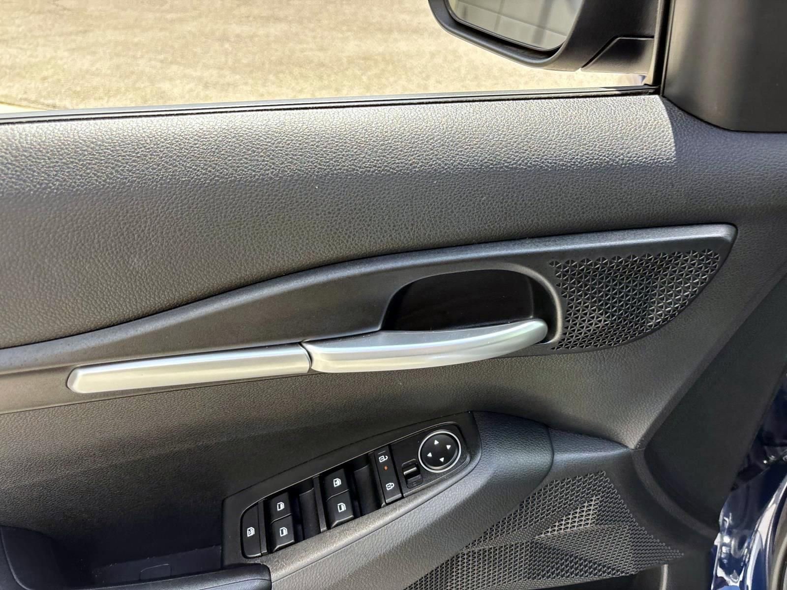 Used 2025 Kia Seltos LX AWD/4WD image 12