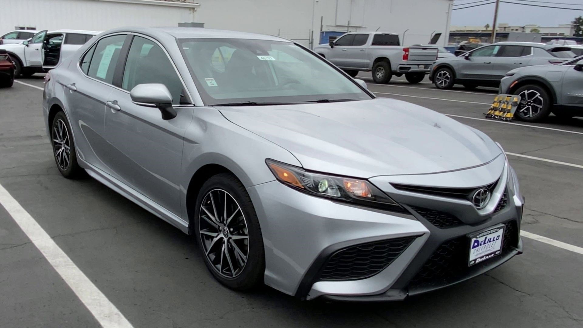Used 2022 Toyota Camry SE image 4