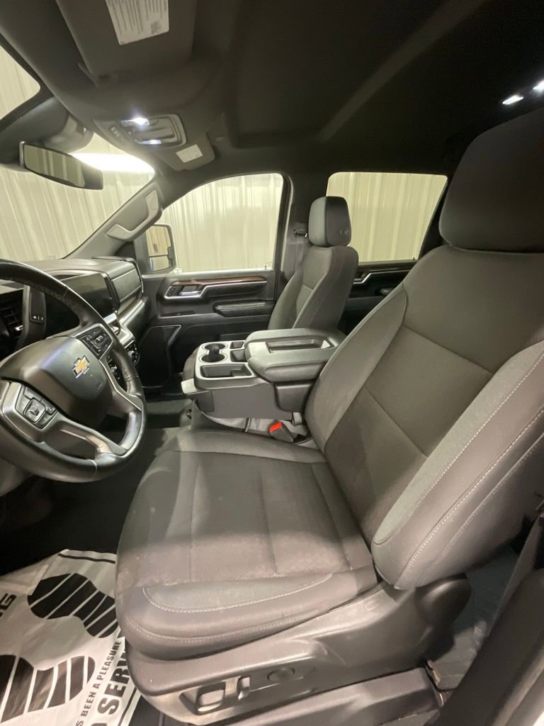 Used 2024 Chevrolet Silverado 2500 LT image 11