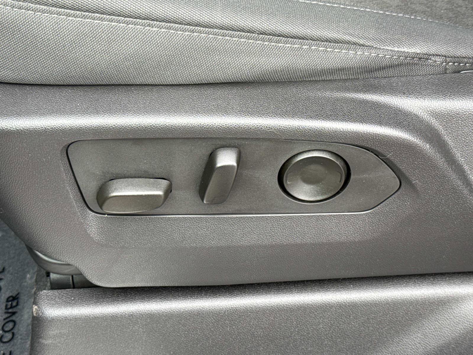 Used 2024 Chevrolet Silverado 1500 LT image 14