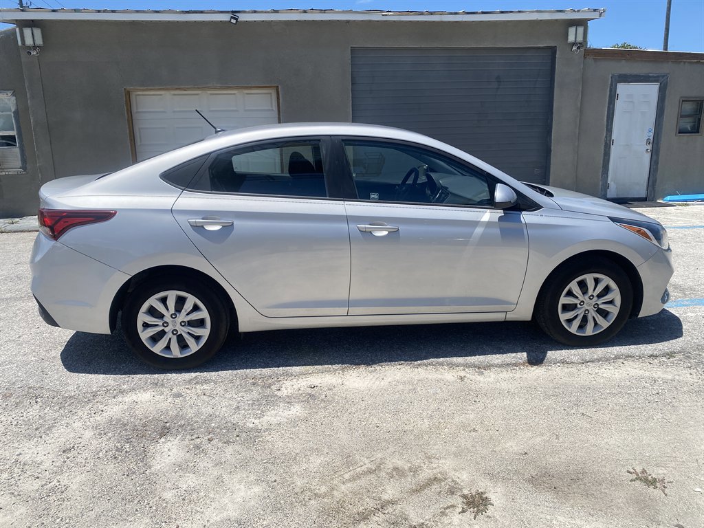 Used 2019 Hyundai Accent SE w/ Cargo Package FWD image 8