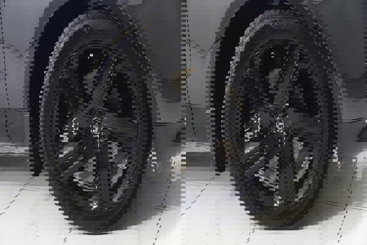 Used 2023 Land Rover Discovery Metropolitan Edition image 17