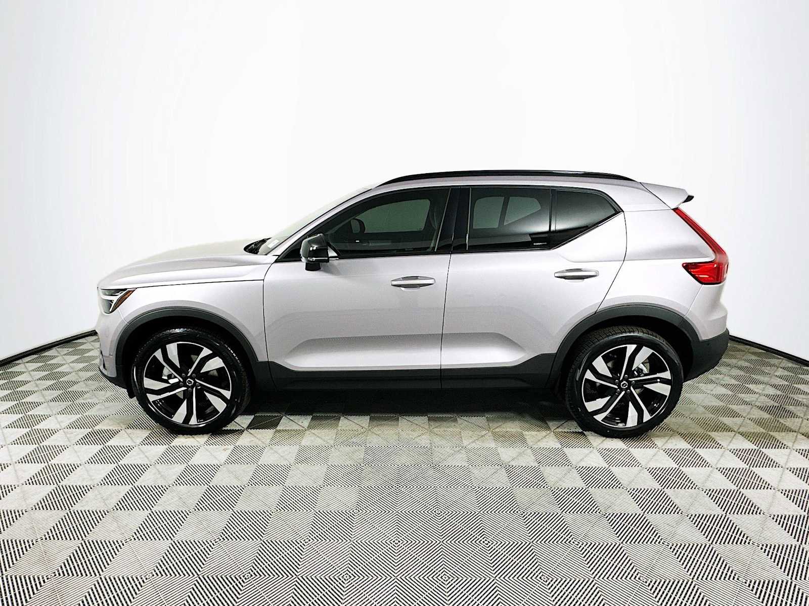 New 2026 Volvo XC40 B5 Ultra w/ Climate Package image 4