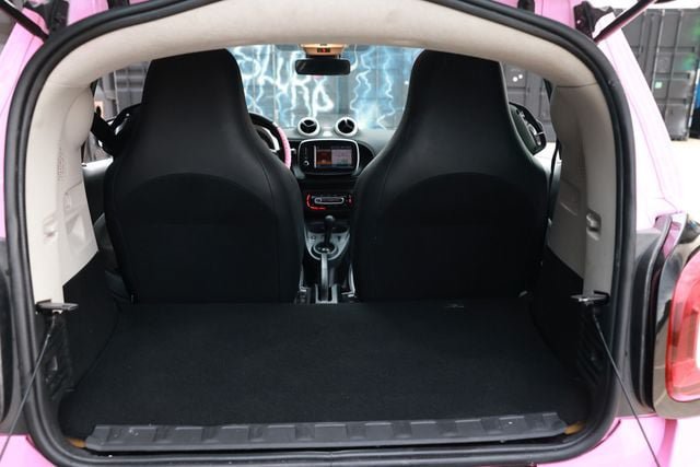Used 2016 smart fortwo passion RWD image 11
