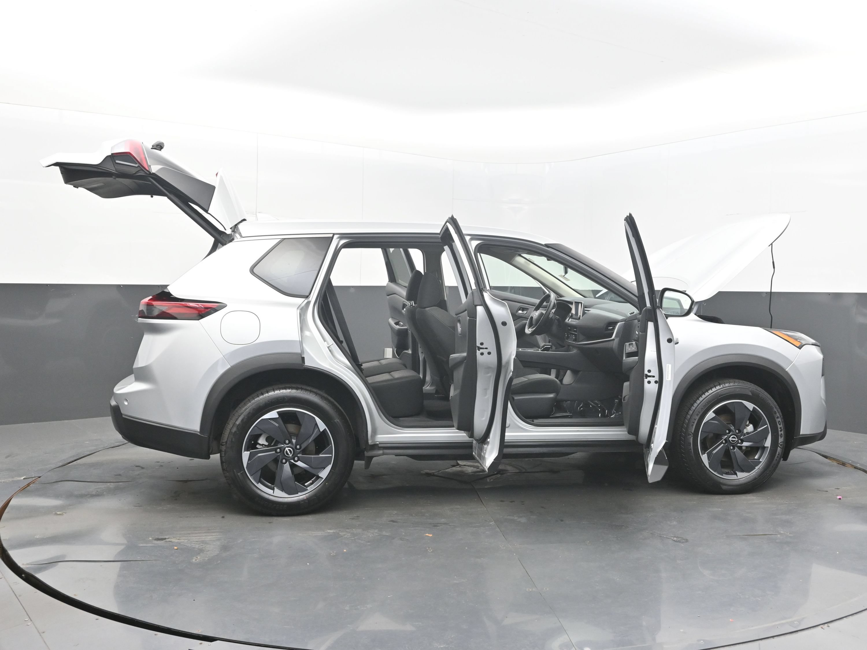 Used 2025 Nissan Rogue SV FWD image 50