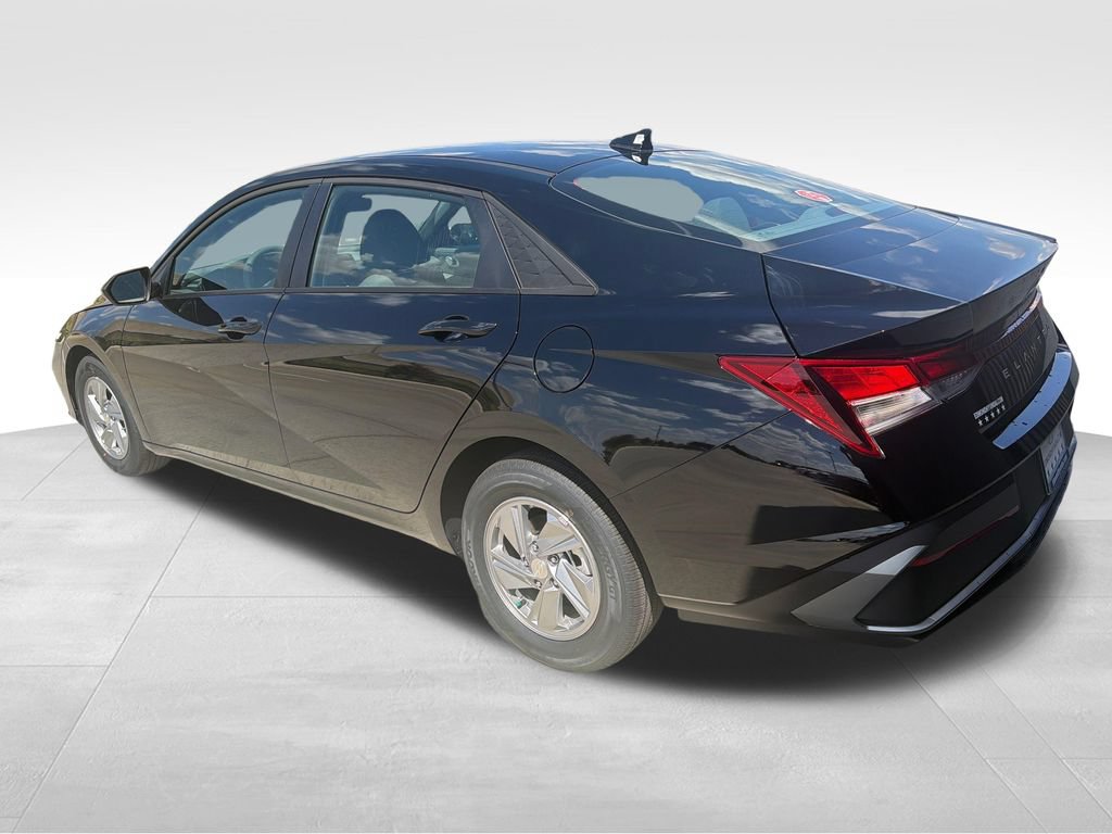 New 2026 Hyundai Elantra SE FWD image 4