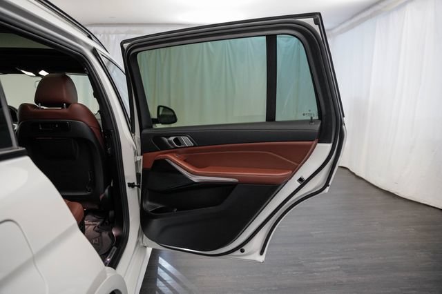 Used 2021 BMW X7 xDrive40i w/ M Sport Package AWD/4WD image 23
