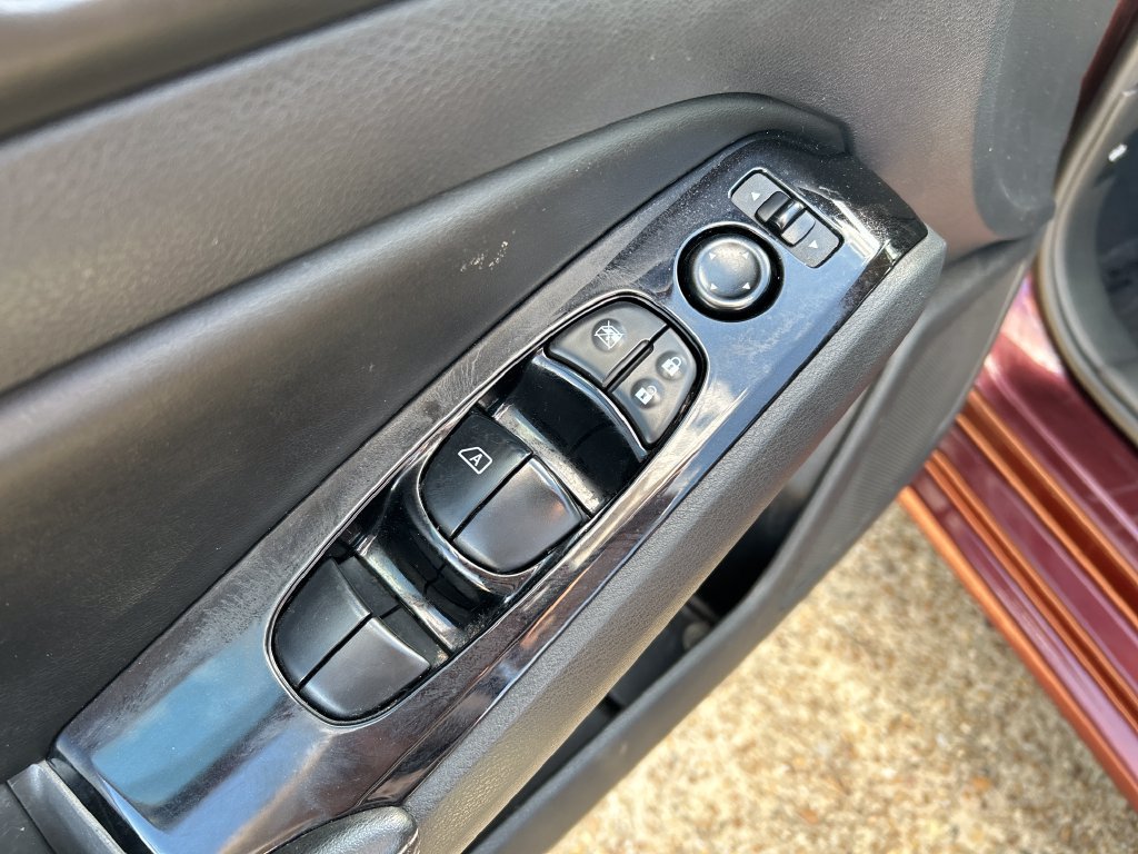 Used 2023 Nissan Altima 2.5 SV FWD image 12