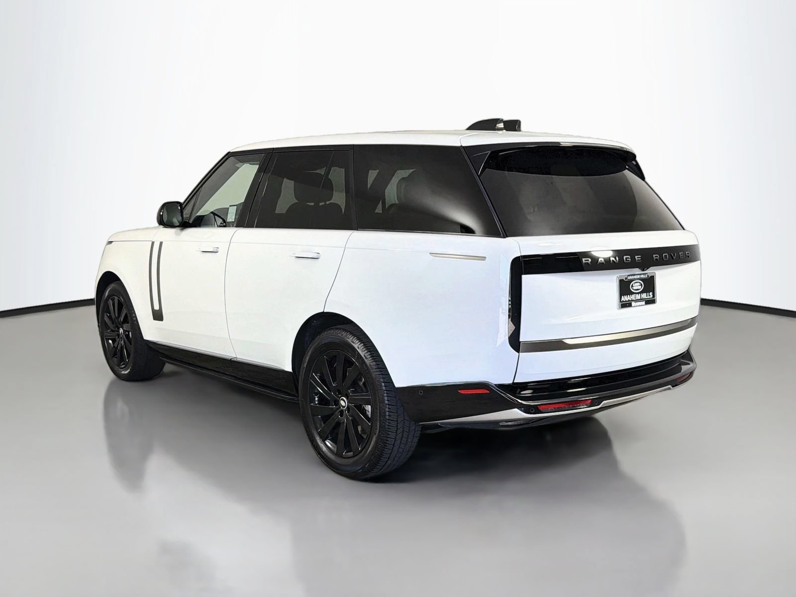 Used 2023 Land Rover Range Rover SE AWD/4WD image 3