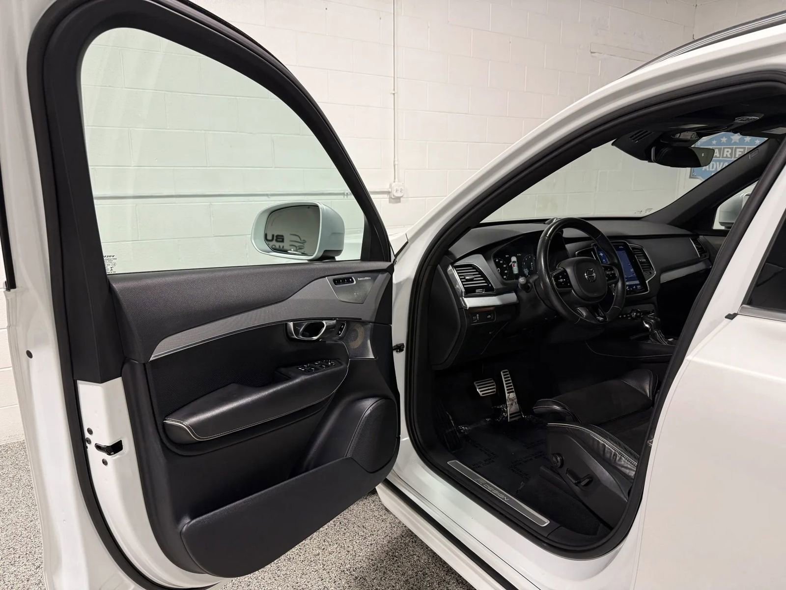 Used 2017 Volvo XC90 T6 R-Design w/ Vision Package AWD/4WD image 9